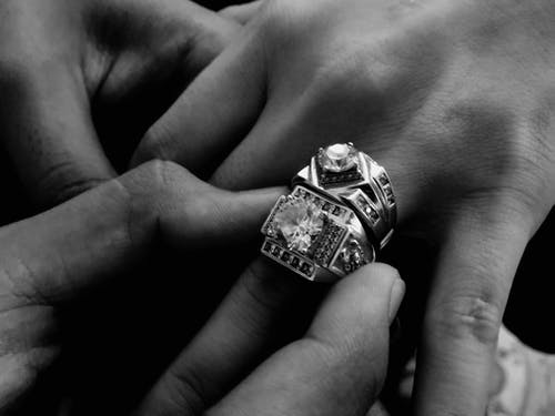 Here are 5 tips you need to know about getting a custom designed engagement or wedding ring.